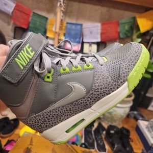 Nike Air Revolution  Sky Hi